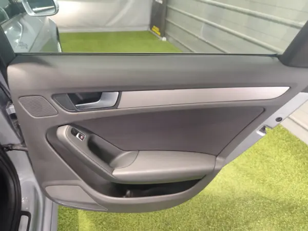 Audi A4 Avant 2.0 TDI multitronic Advance 32