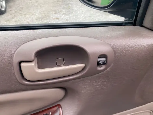 Chrysler Sebring 2.0 LX Automatic 26