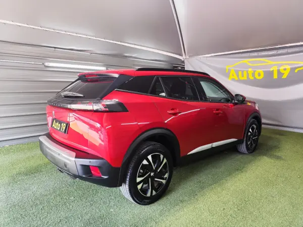 Peugeot 2008 PureTech 100 Allure 4