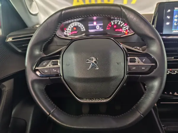 Peugeot 2008 PureTech 100 Allure 8
