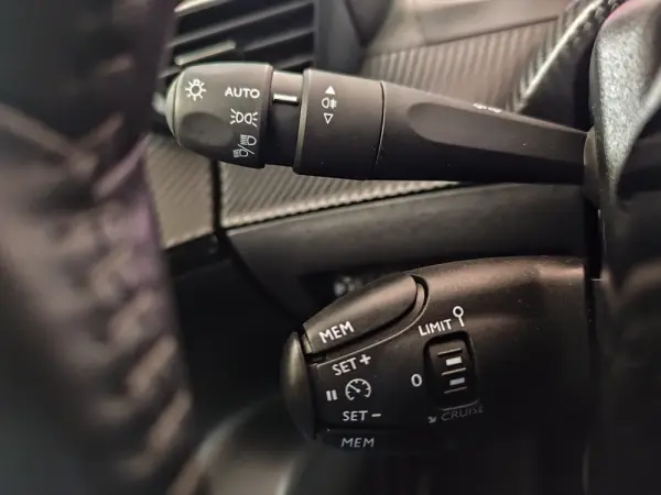 Peugeot 2008 PureTech 100 Allure 11