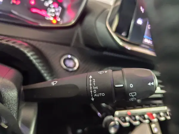 Peugeot 2008 PureTech 100 Allure 12