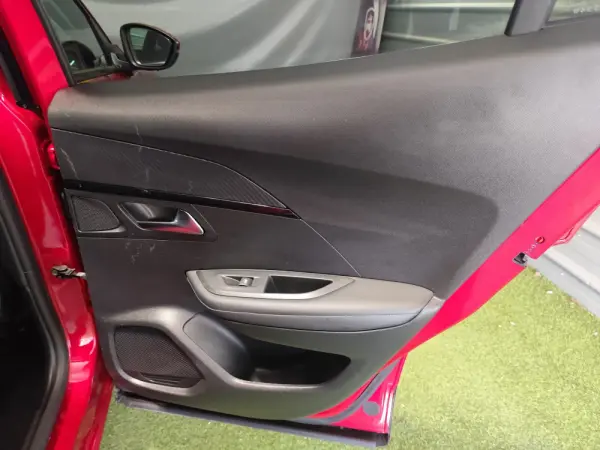 Peugeot 2008 PureTech 100 Allure 31