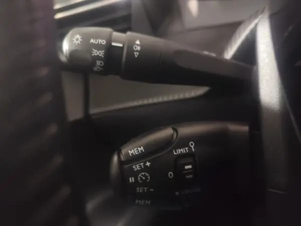 Peugeot 2008 PureTech 100 Stop&Start Allure Pack 11