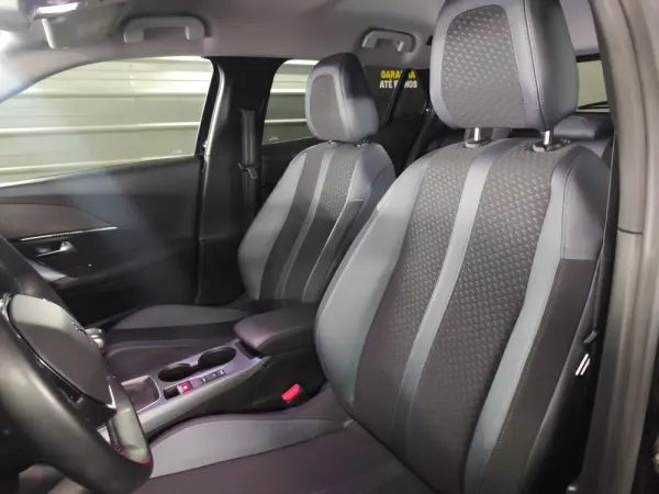 Peugeot 2008 PureTech 100 Stop&Start Allure Pack 25