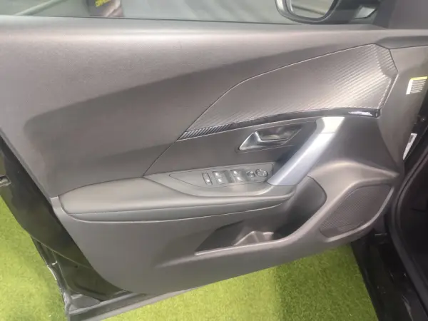 Peugeot 2008 PureTech 100 Stop&Start Allure Pack 31