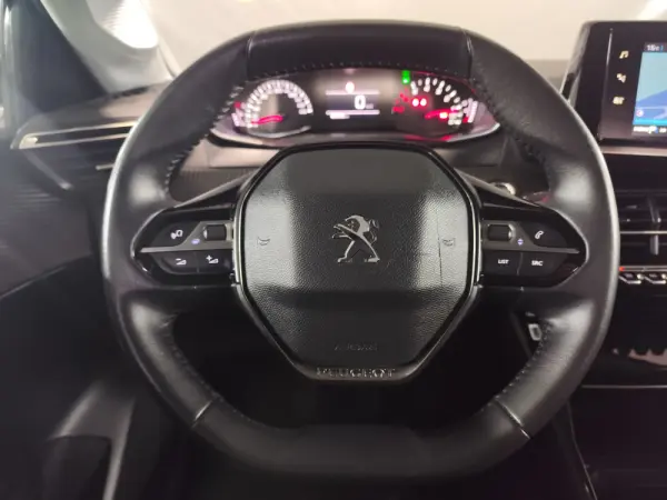 Peugeot 208 1.2 PureTech Allure 8