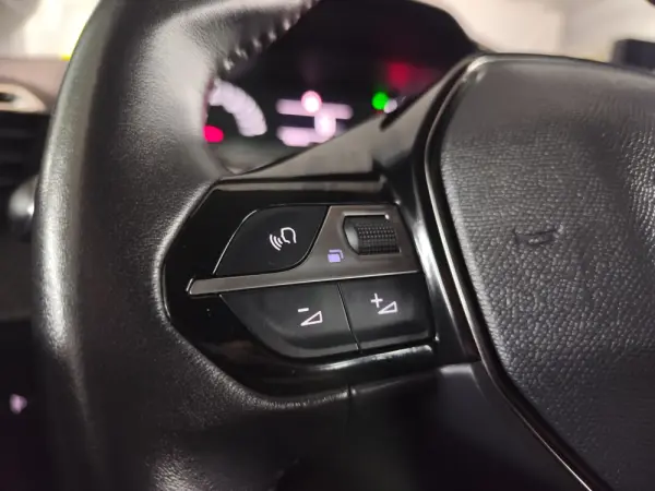 Peugeot 208 1.2 PureTech Allure 9