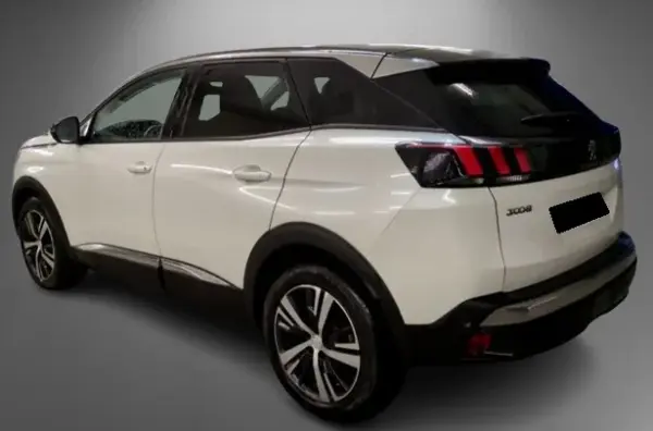 Peugeot 3008 PureTech 130 Stop & Start GPF EAT8 Allure 6