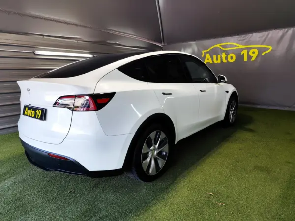 Tesla Model Y RWD 4