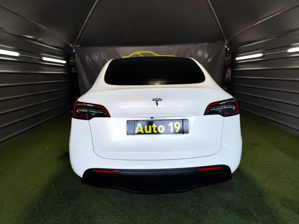 Tesla Model Y RWD 5