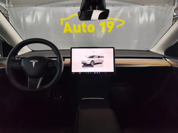 Tesla Model Y RWD 7