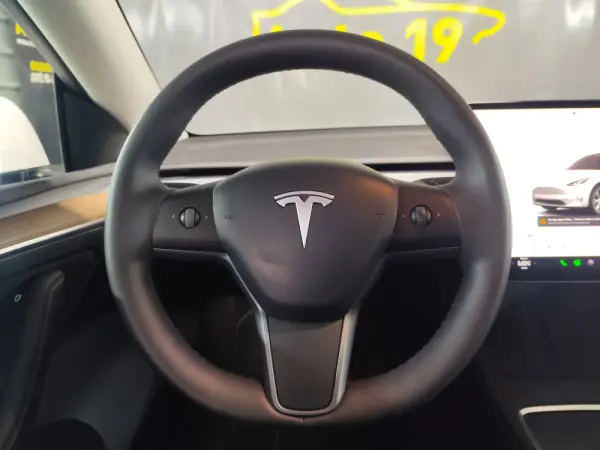 Tesla Model Y RWD 8