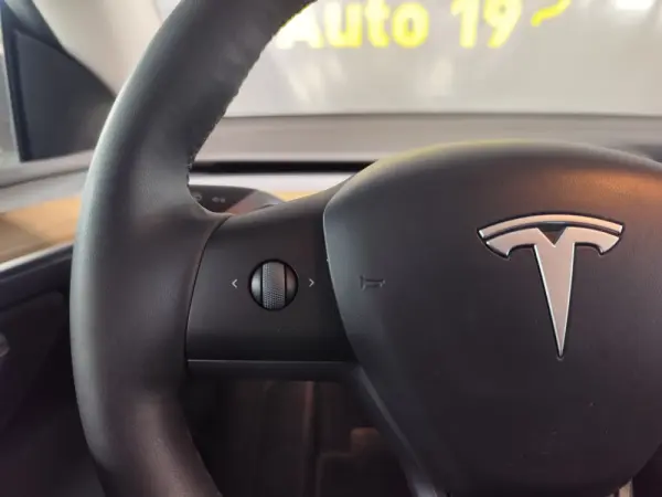 Tesla Model Y RWD 9