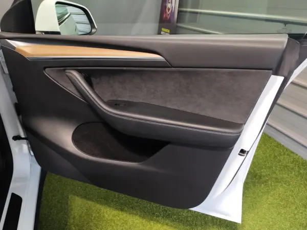 Tesla Model Y RWD 33