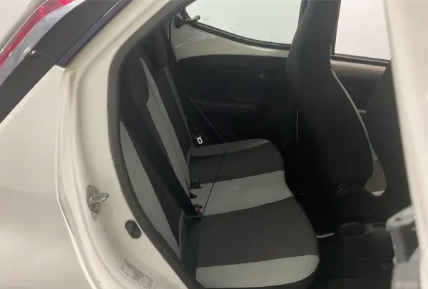 Toyota Aygo 1.0 X-Clusiv 11