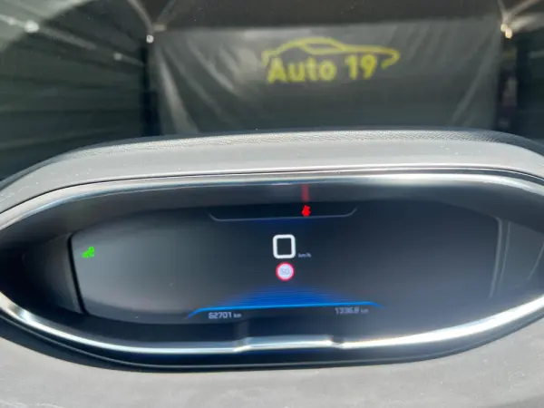 Peugeot 3008 1.2 PureTech Allure Pack 18