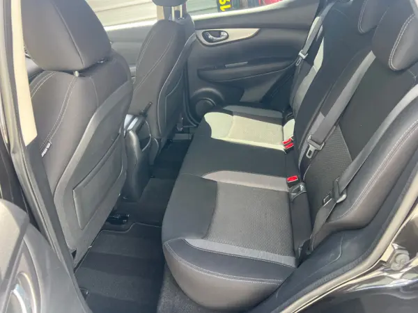 Nissan Qashqai 1.5 dCi N-Connecta J18+Led 21
