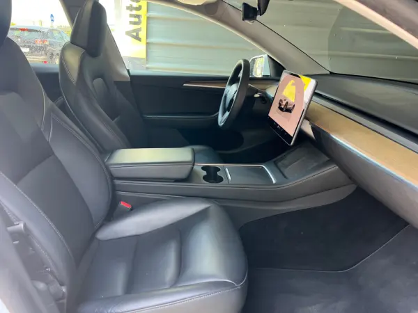 Tesla Model Y RWD 15