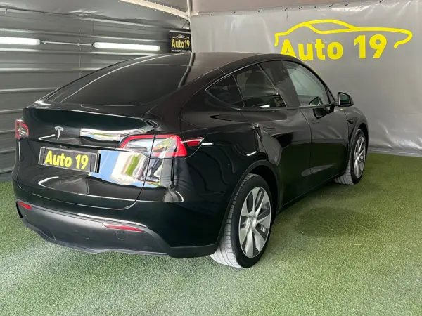 Tesla Model Y RWD 4