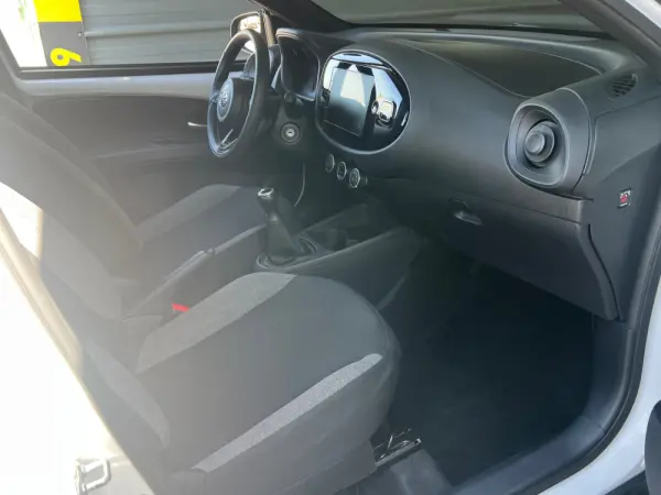 Toyota Aygo X 1.0 Play 17