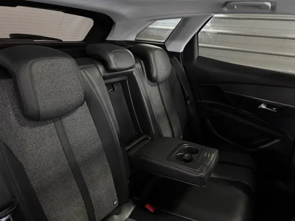 Peugeot 3008 PureTech 130 Stop & Start GPF Allure 26