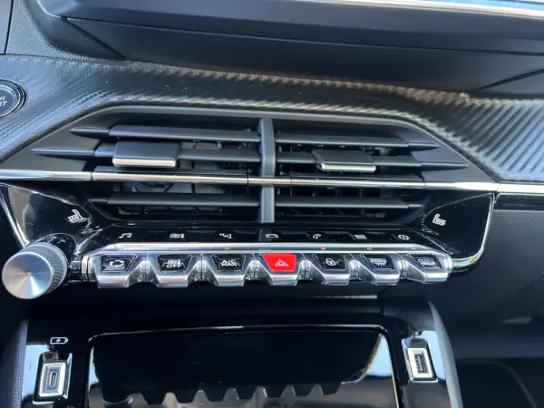 Peugeot 2008 PureTech 100 Stop&Start Allure Pack 18