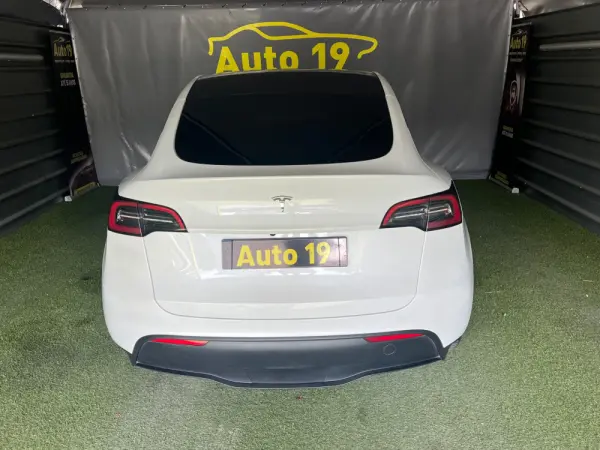 Tesla Model Y STANDARD RWD 7