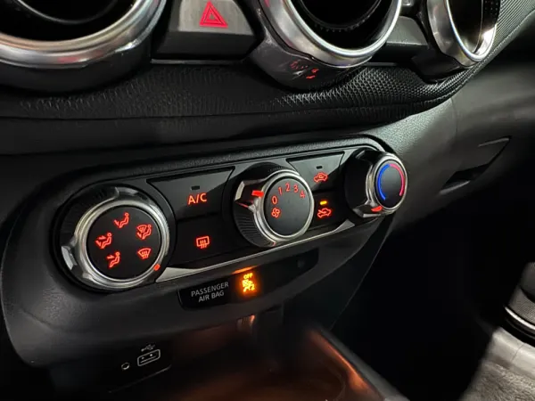 Nissan Juke 1.0 DIG-T N-Connecta NAV. 18