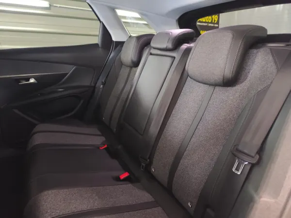 Peugeot 3008 PureTech 130 Stop & Start GPF EAT8 Allure 26