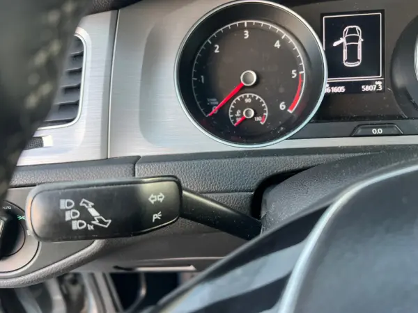 Volkswagen Golf 1.6 TDi Highline 21