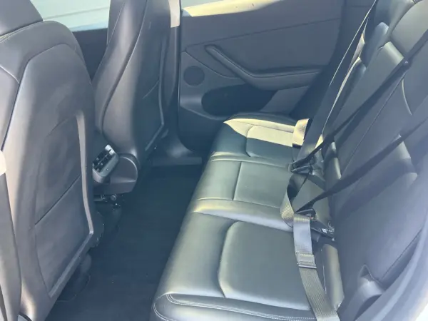 Tesla Model Y RWD 17
