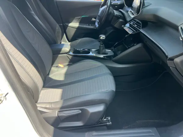 Peugeot 2008 PureTech 100 Stop&Start Allure Pack 26