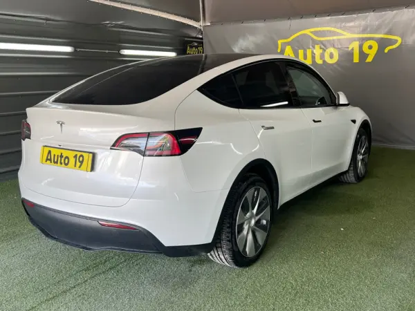 Tesla Model Y RWD 4