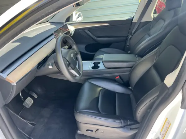 Tesla Model Y STANDARD RWD 12