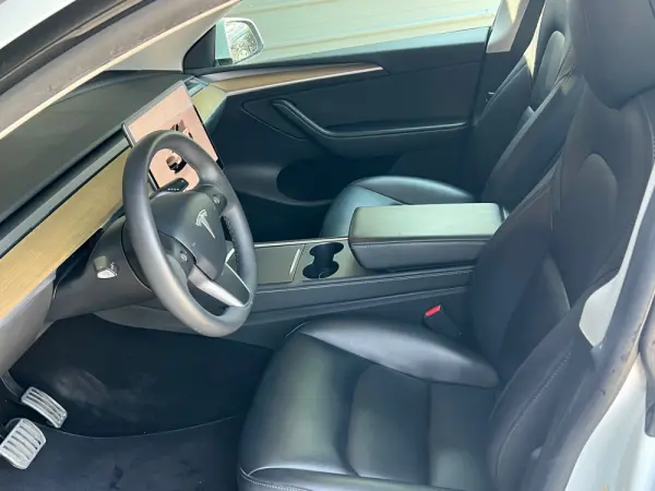 Tesla Model Y RWD 8