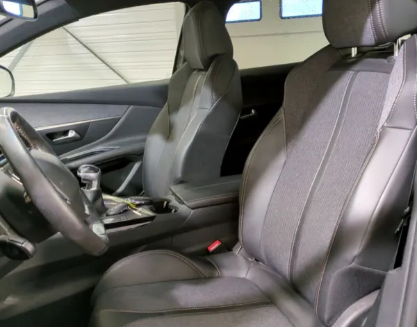 Peugeot 3008 1.2 PureTech GT 6