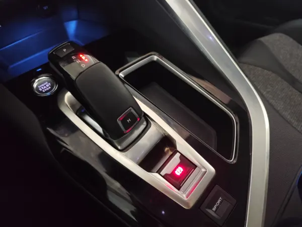 Peugeot 3008 PureTech 130 Stop & Start GPF EAT8 Allure 17