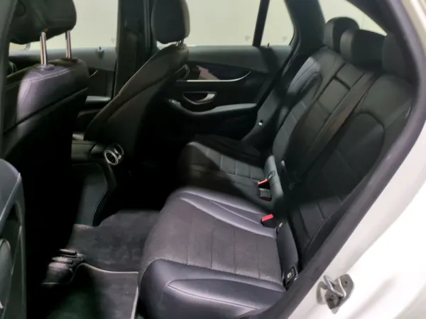 Mercedes-Benz GLC 220 9G-TRONIC 4MATIC LAUNCH EDITION 9