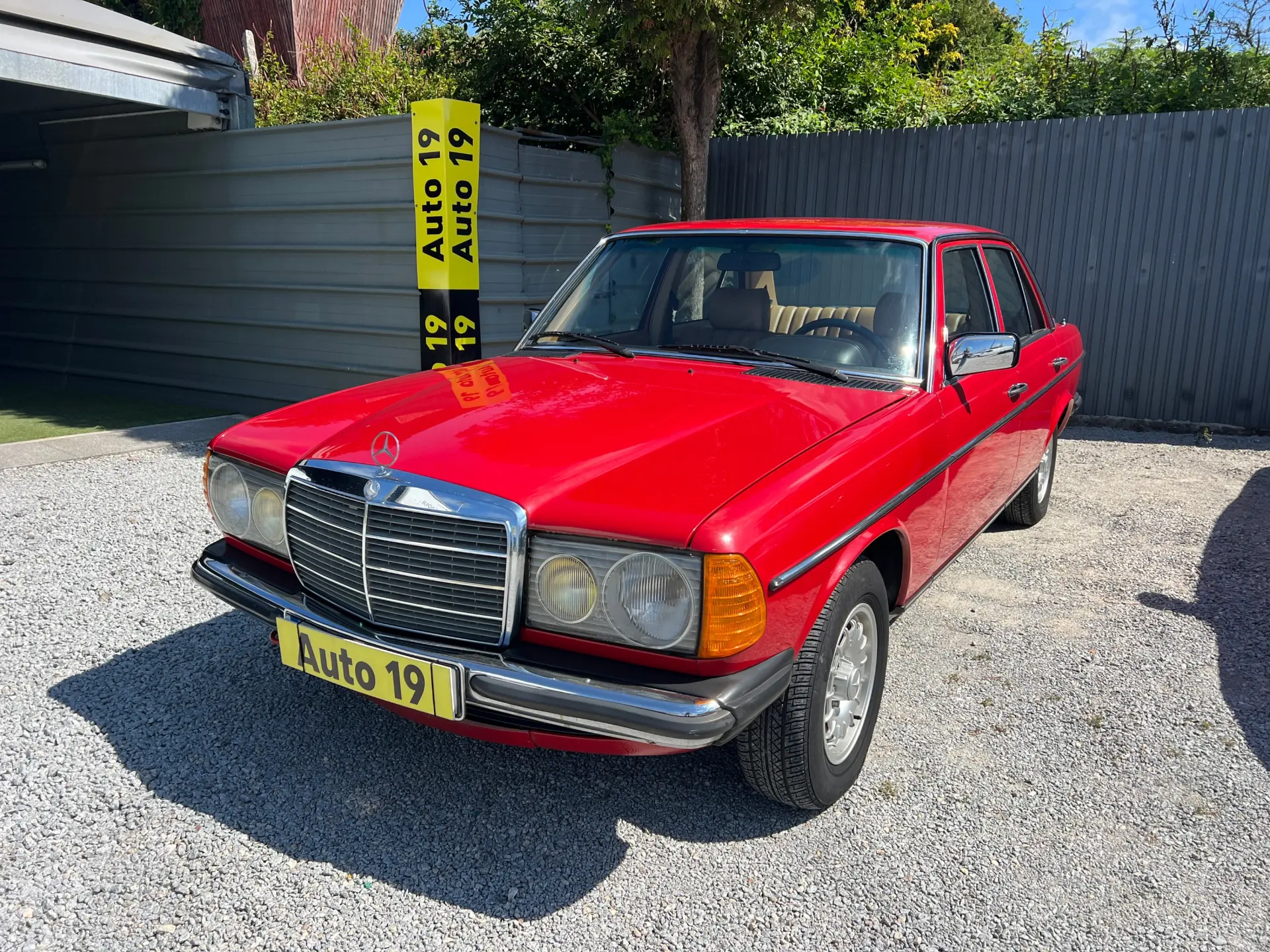 Mercedes-Benz 300 Elegance 1
