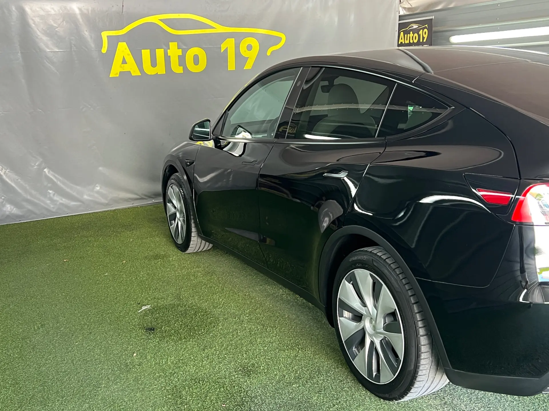 Tesla Model Y RWD 5