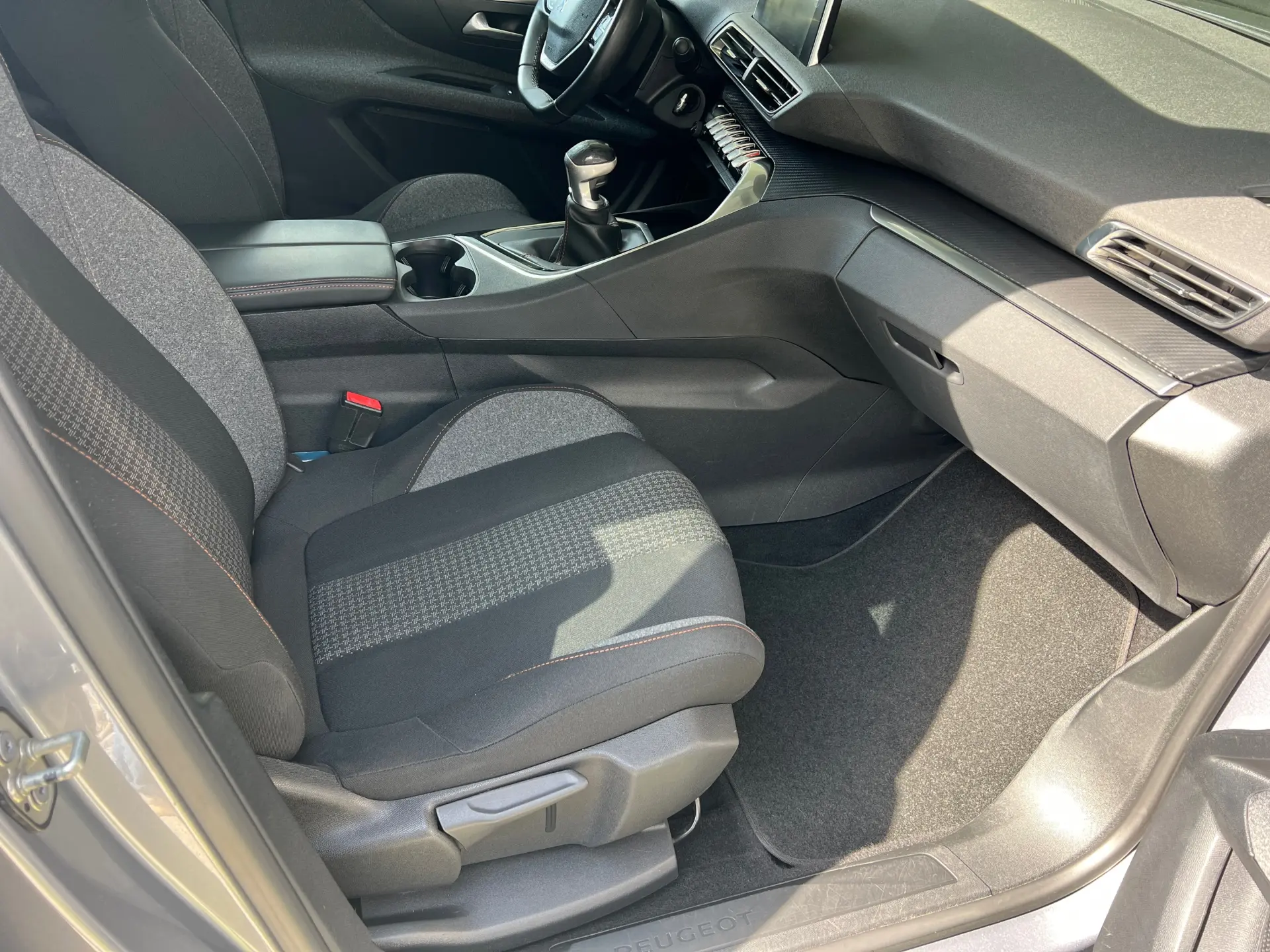 Peugeot 3008 1.5 BlueHDi Active Pack 23