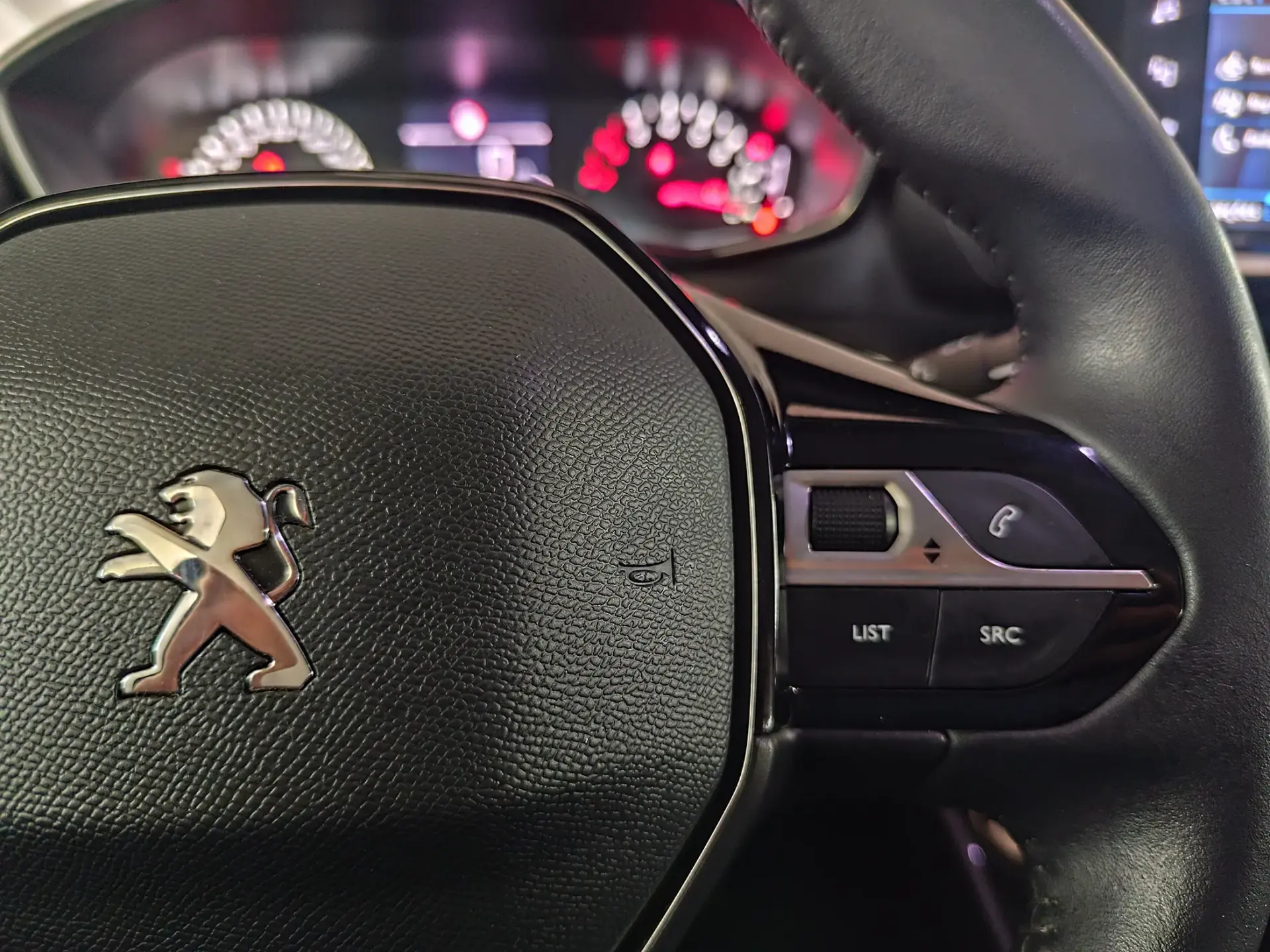 Peugeot 2008 PureTech 100 Allure 10