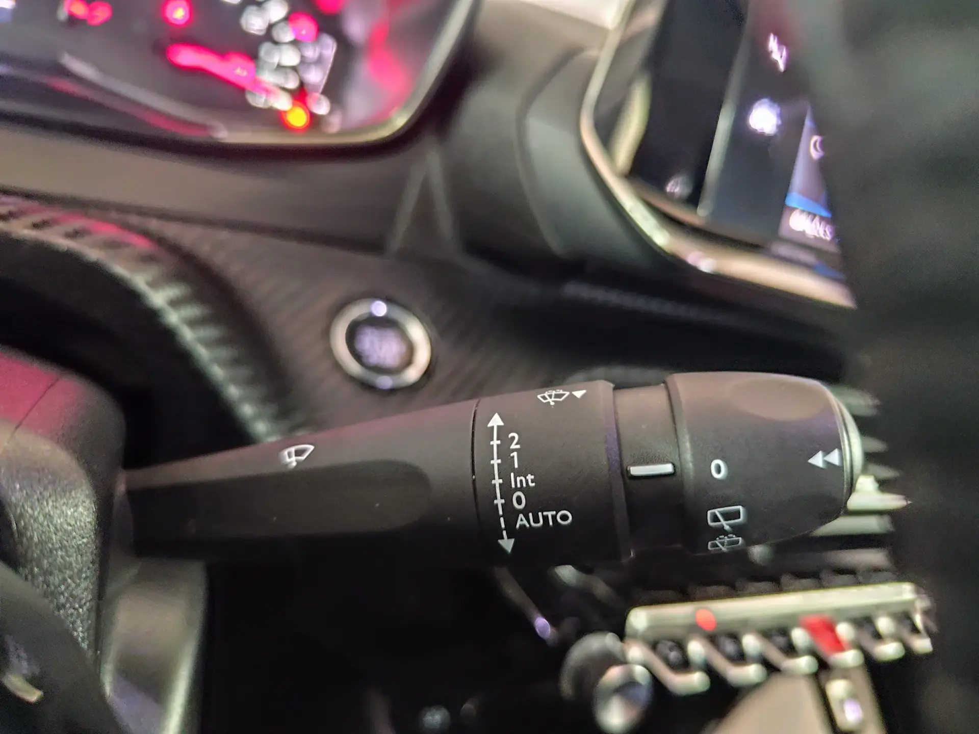 Peugeot 2008 PureTech 100 Allure 12