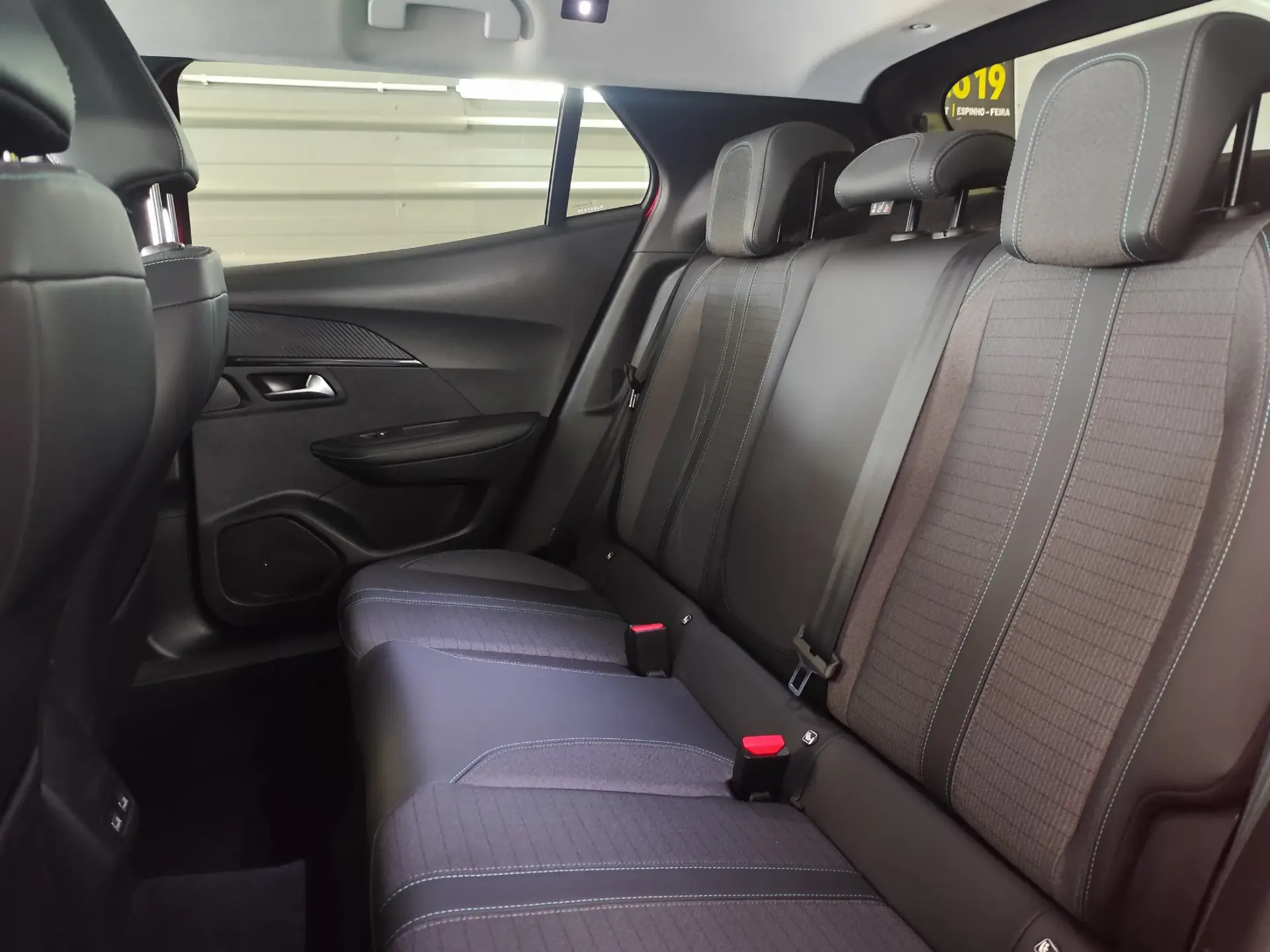 Peugeot 2008 PureTech 100 Allure 26