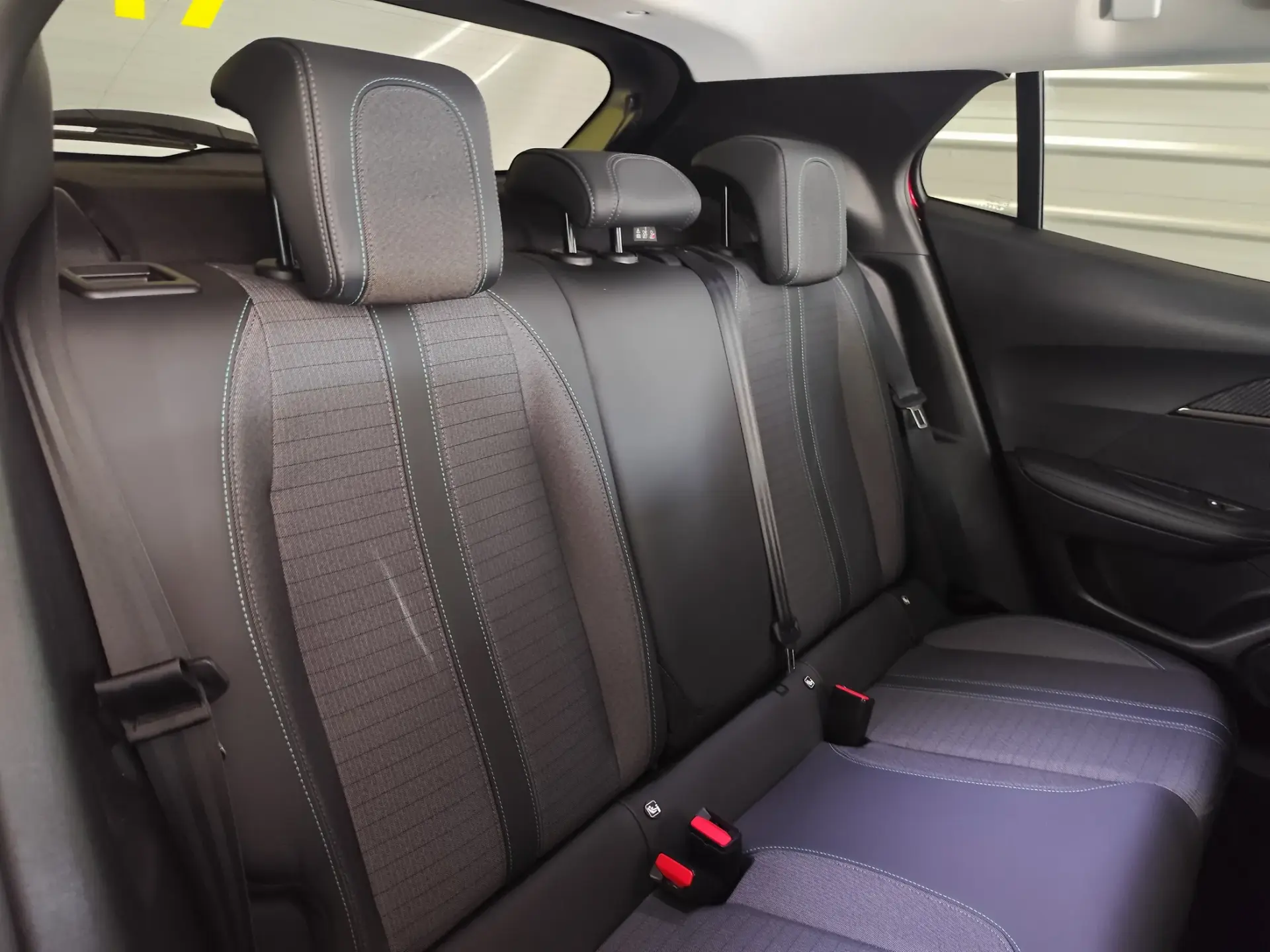 Peugeot 2008 PureTech 100 Allure 27