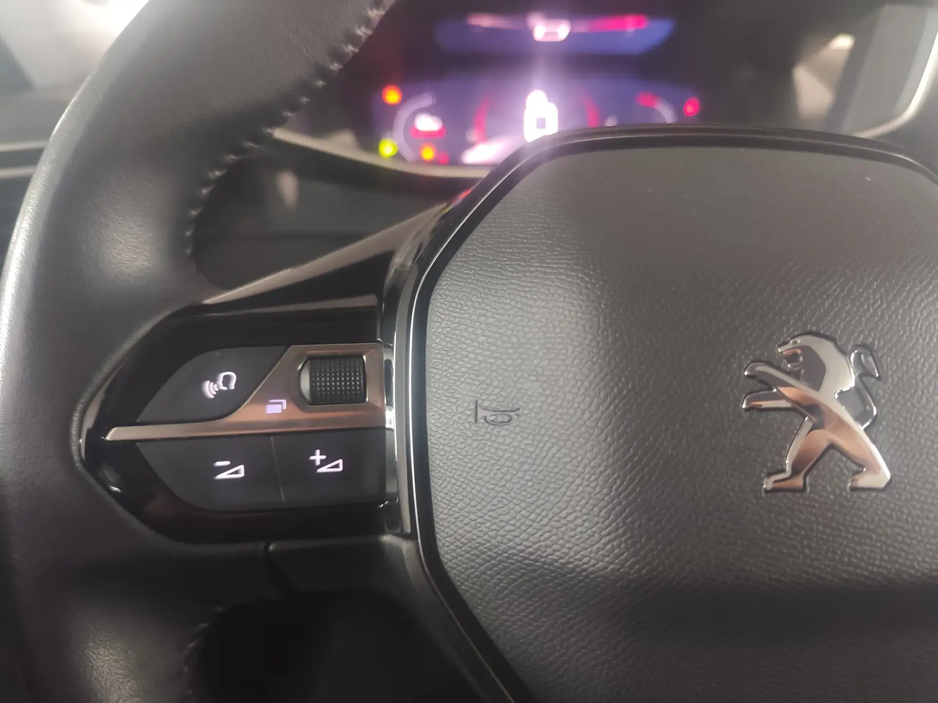 Peugeot 2008 PureTech 100 Stop&Start Allure Pack 9