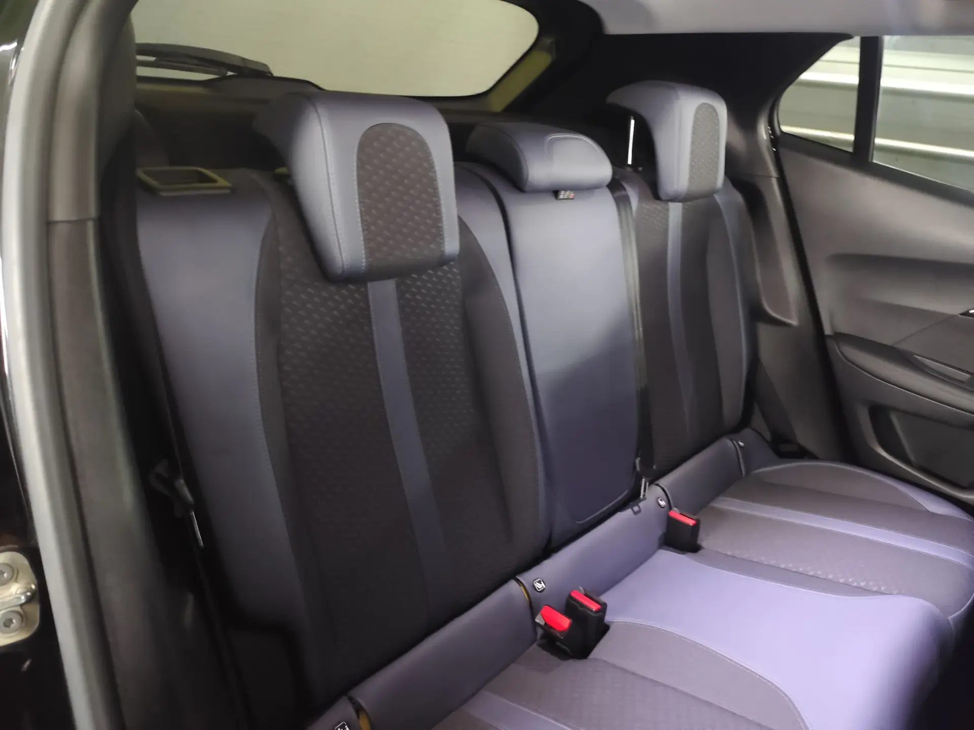 Peugeot 2008 PureTech 100 Stop&Start Allure Pack 26