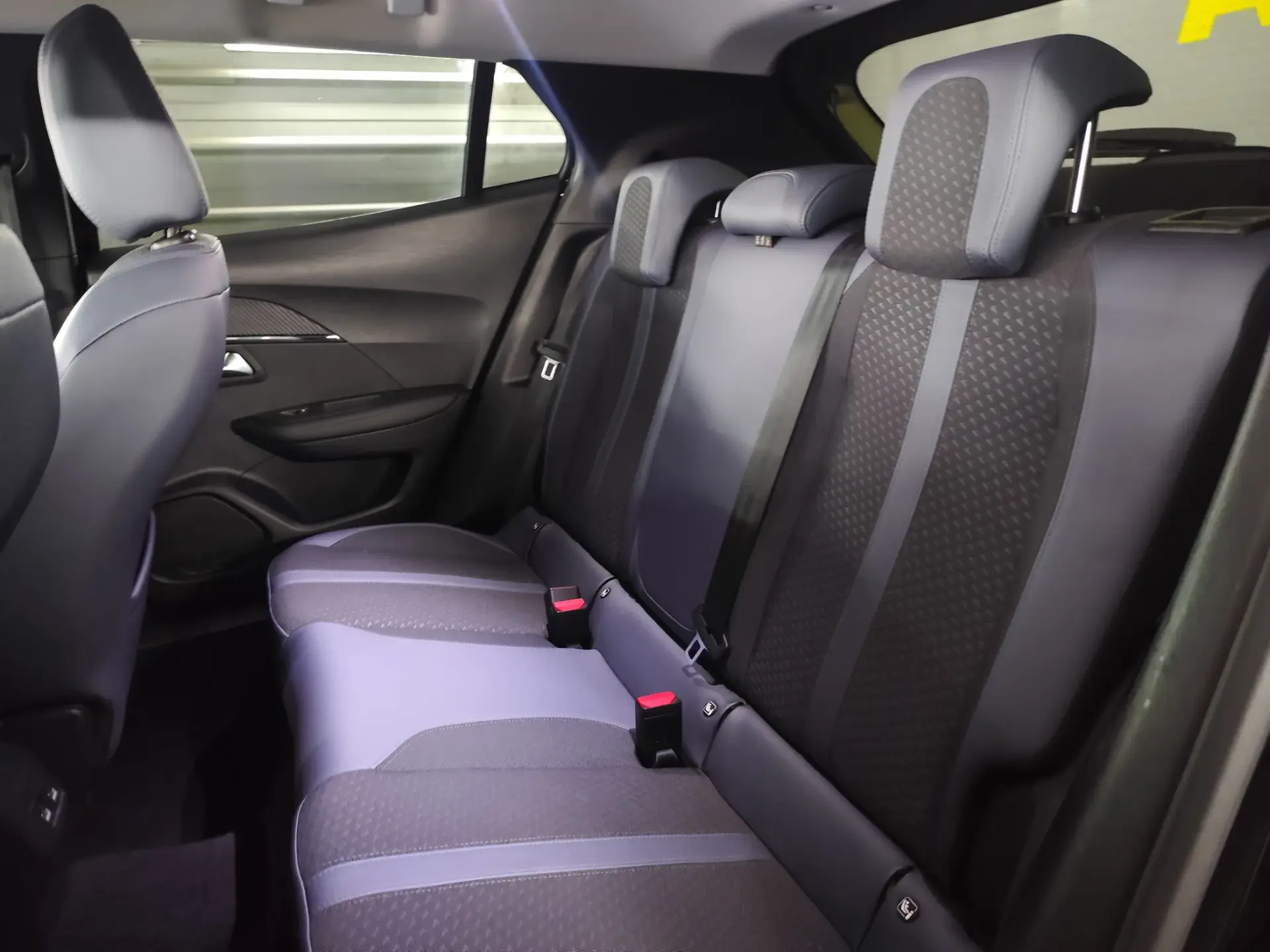 Peugeot 2008 PureTech 100 Stop&Start Allure Pack 27