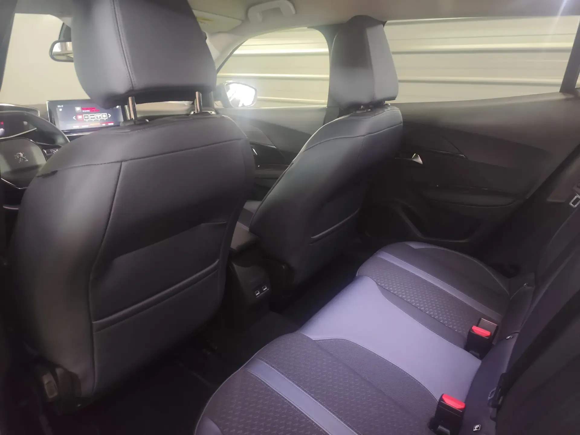 Peugeot 2008 PureTech 100 Stop&Start Allure Pack 28